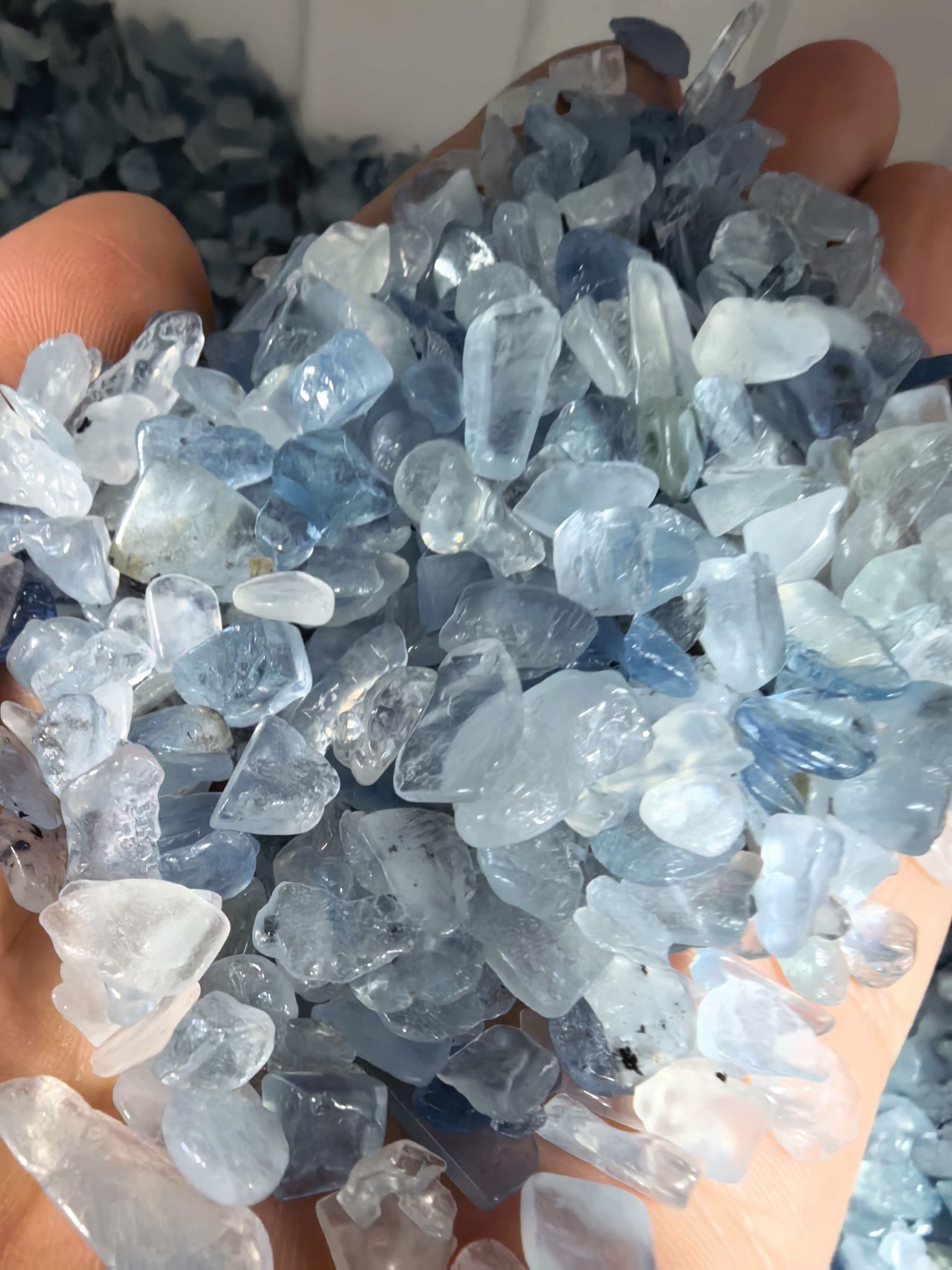Aqua Marine Tank - 5-7mm Natural Gemstone Aquamarine Tumbled Crystal