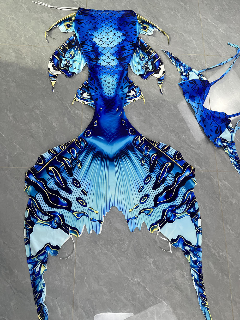 Aquarium & Marine Science Center - Colorful Dreamy Mermaid Tail Aquarium Mermaid