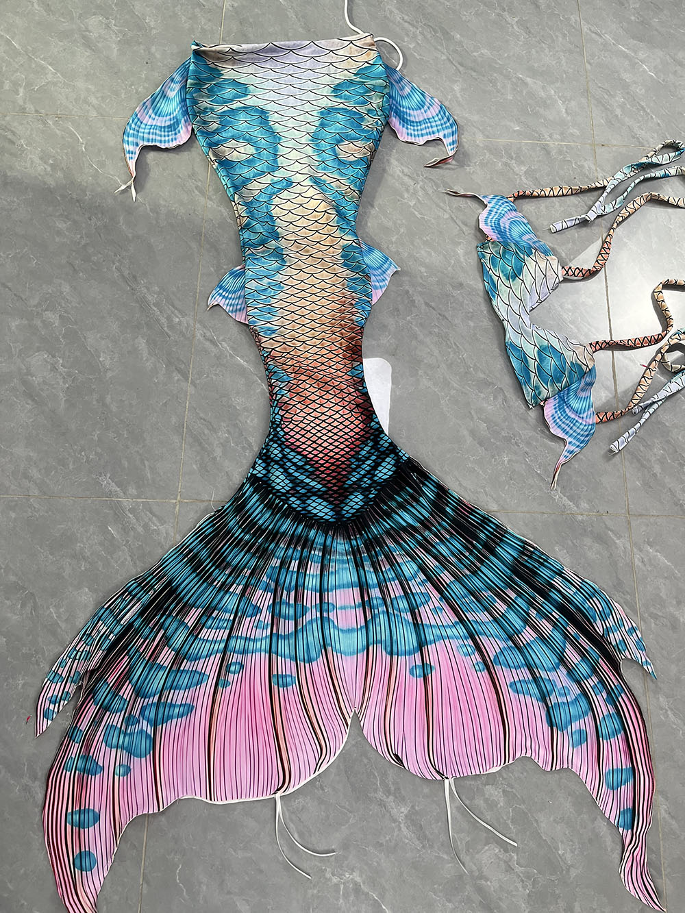 Colorful Dreamy Mermaid Tail A - Aquarium & Marine Science Center 评论和价格